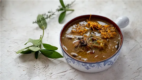 Zupa cebulowo-grzybowa