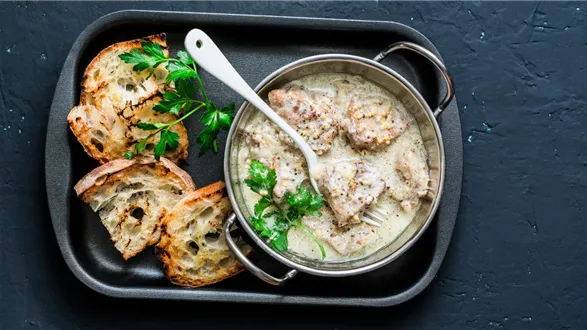 Polędwiczka wieprzowa w sosie chrzanowym