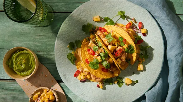 Tacos z chrupiącym kurczakiem i salsą z ananasa