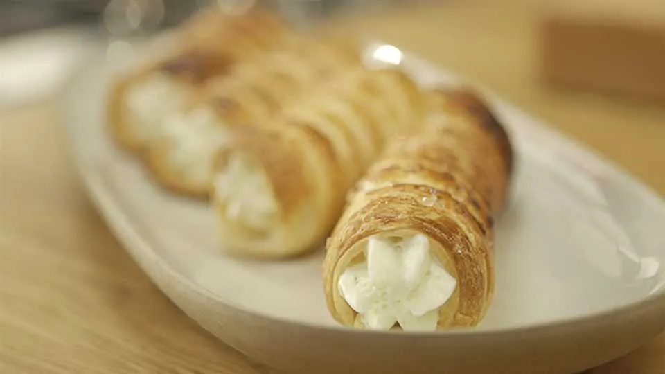 Jak przygotować rurki i stożki z ciasta francuskiego? 