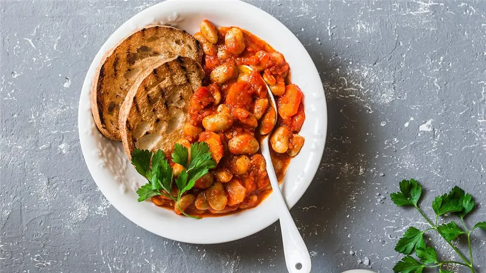 Jakie przyprawy do fasolki po bretońsku?