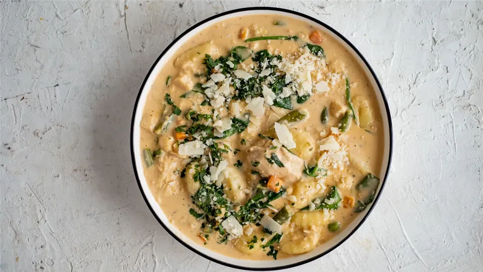 Gnocchi z kurczakiem i warzywami-image