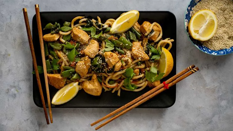 Makaron udon z kurczakiem hoisin przepis • Kuchnia Lidla