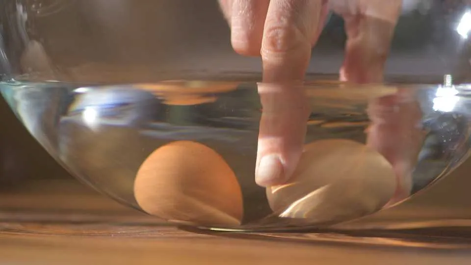 Jak ocenić świeżość jajka?