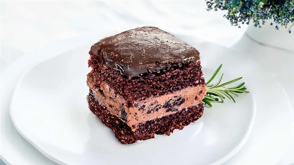 Pijana śliwka - ciasto z suszonymi śliwkami w rumie-image
