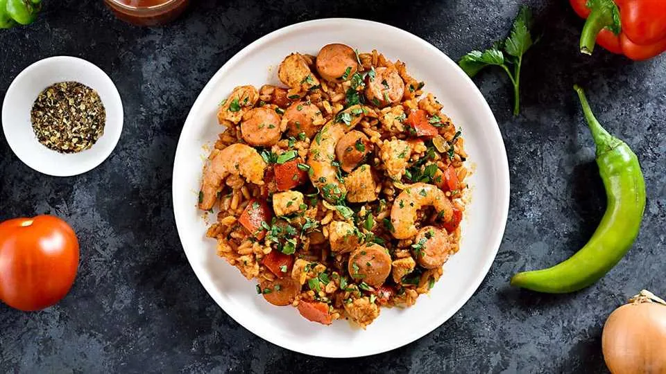 Jambalaya z kurczakiem, kiełbasą i krewetkami przepis • Kuchnia Lidla