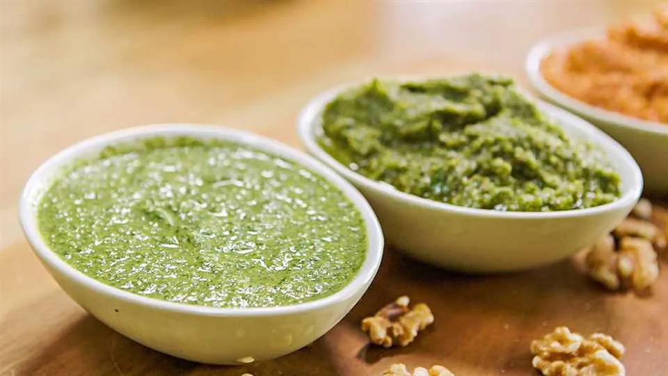 Jak zrobić pesto w trzech wersjach smakowych?