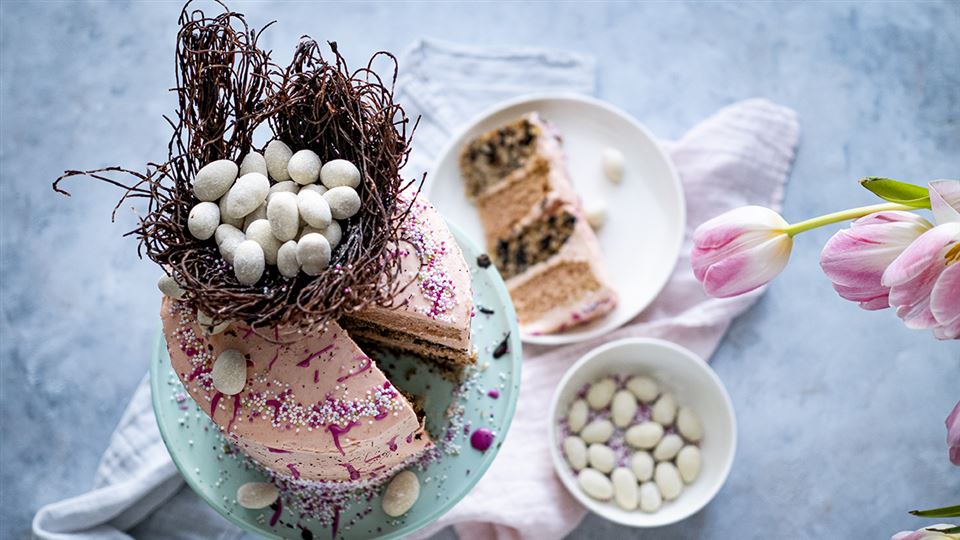 Weganski Tort Wielkanocny Z Czekoladowym Gniazdem Przepis Kuchnia Lidla