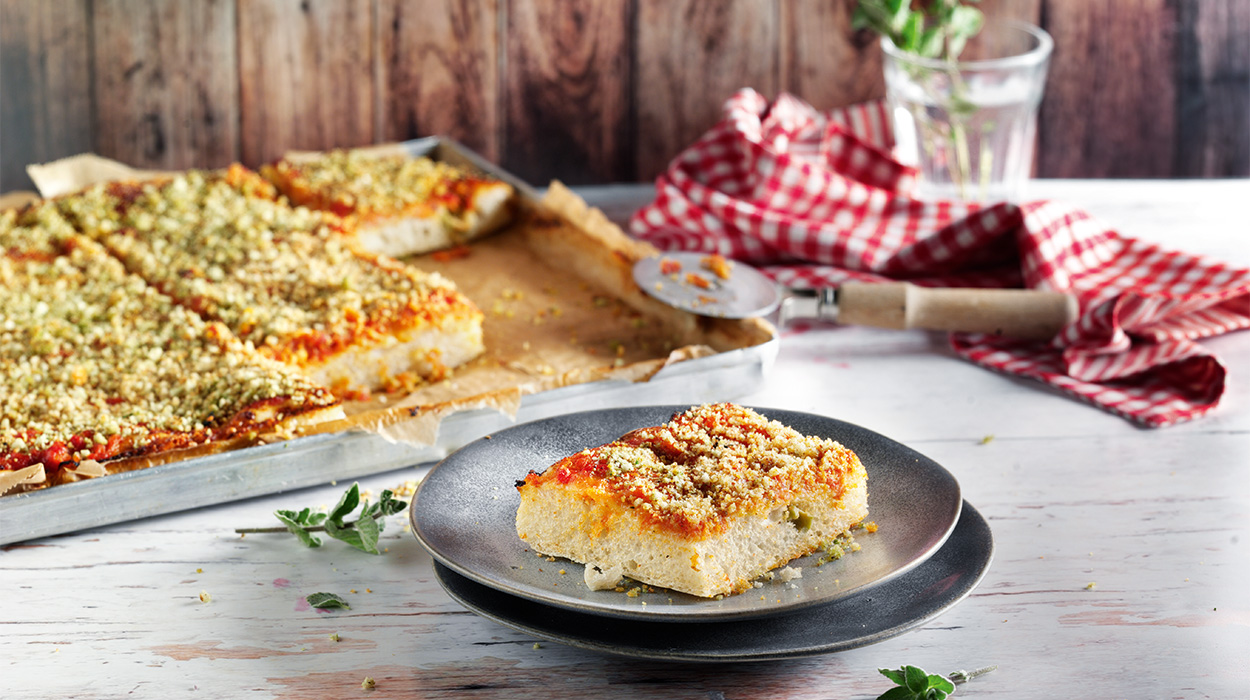 Sycylijska pizza sfincione Sycylijska pizza sfincione