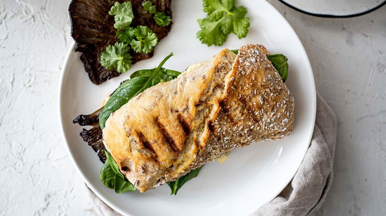 Wegańskie panini z boczniakami i sosem aioli Wegańskie panini z boczniakami i sosem aioli