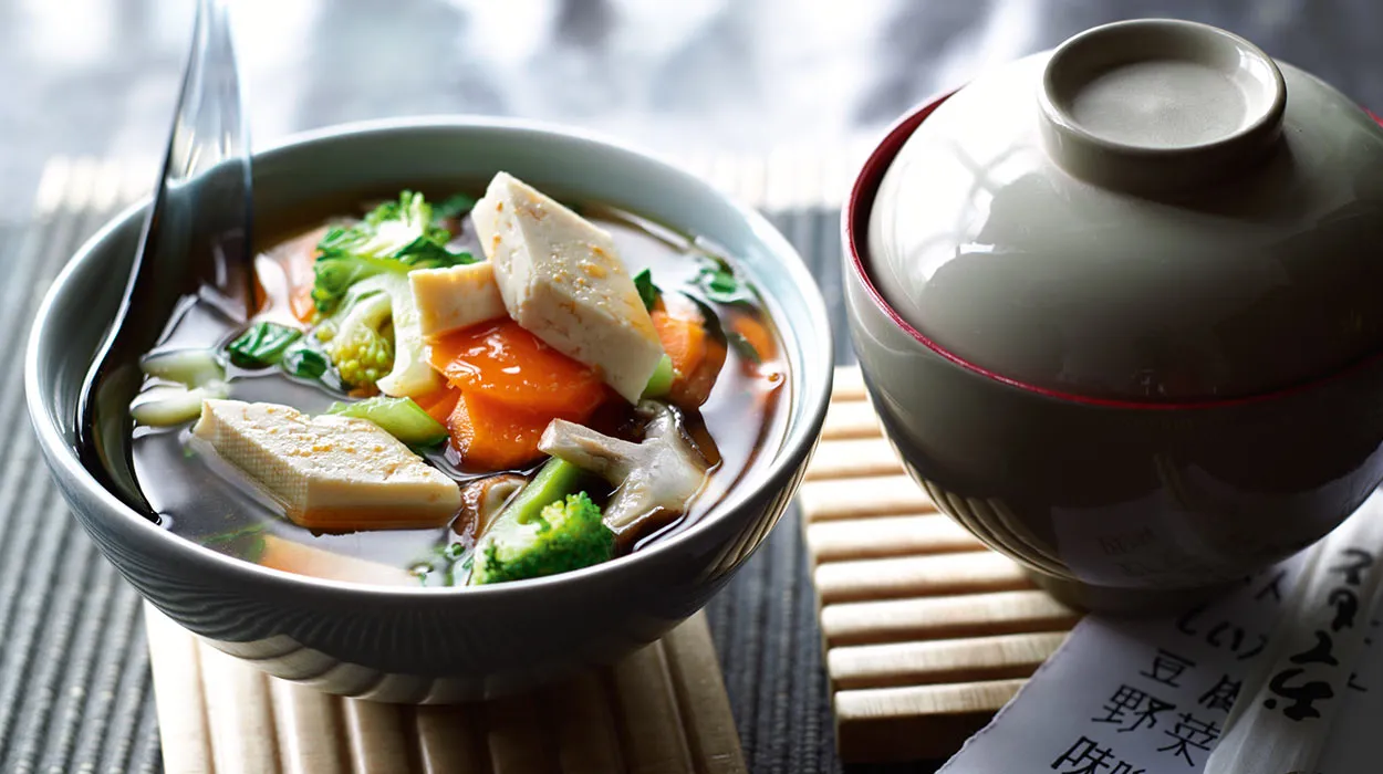 Zupa miso z warzywami i tofu
