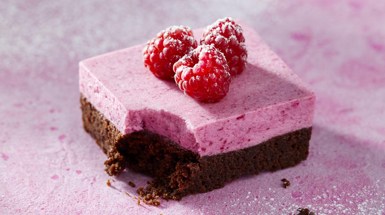 Buraczane brownie z musem malinowo-buraczanym Buraczane brownie z musem malinowo-buraczanym
