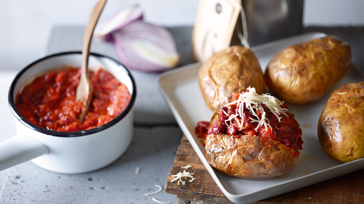 Ziemniak pieczony w łupinie z szybkim chilli Ziemniak pieczony w łupinie z szybkim chilli