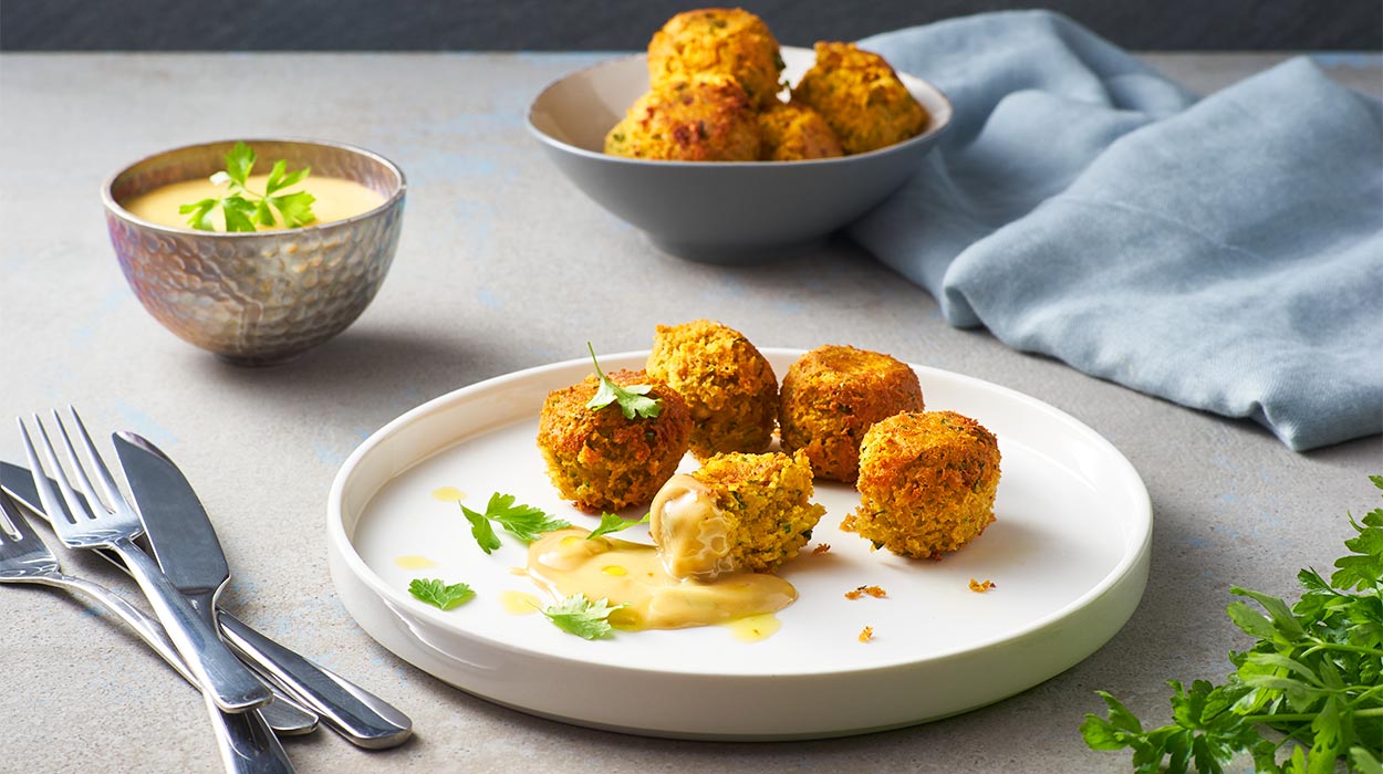 Zielone falafele z sosem tahini Zielone falafele z sosem tahini