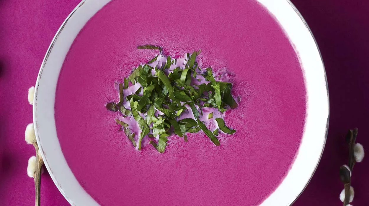 Różowa zupa buraczkowa