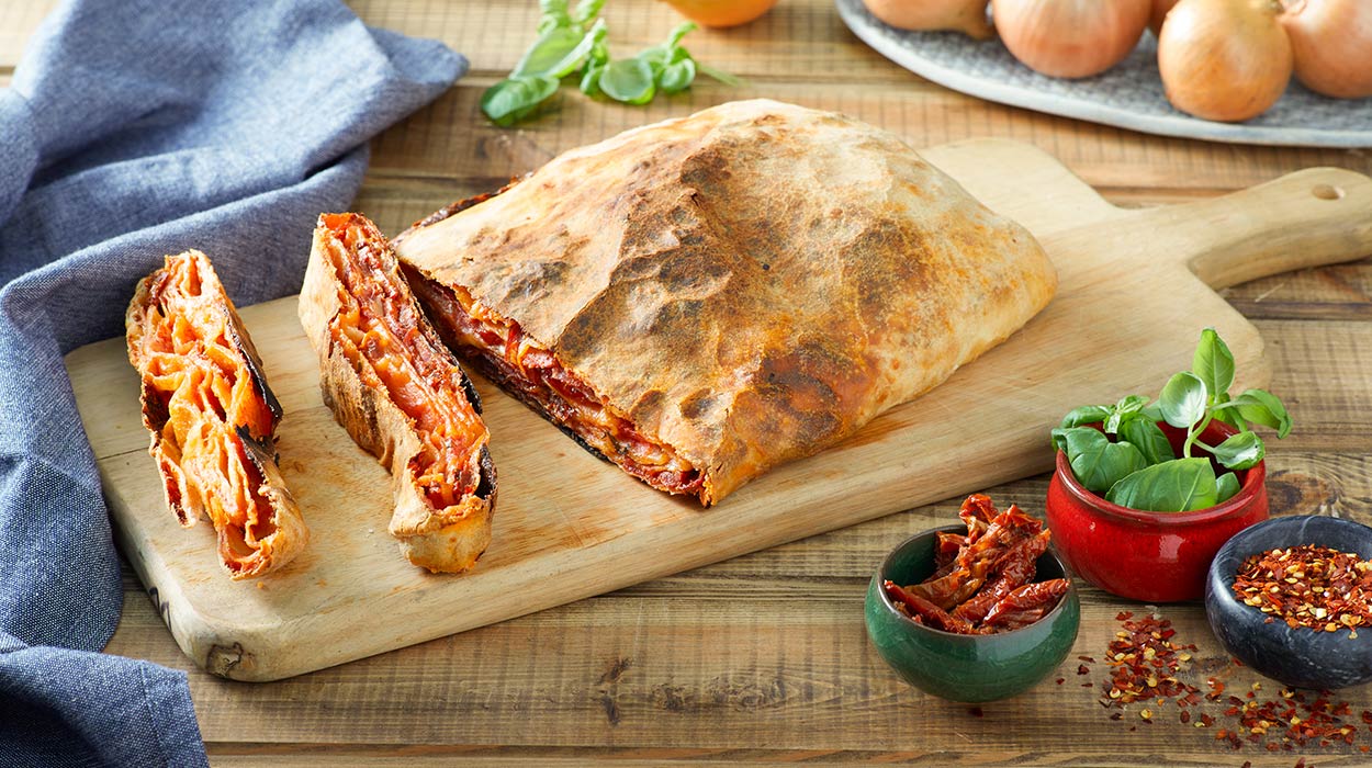 Scaccia z serami i salami Scaccia z serami i salami