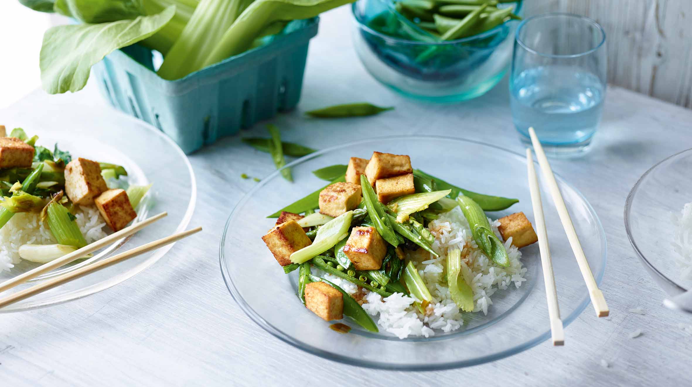Zielone warzywa smażone z tofu 
