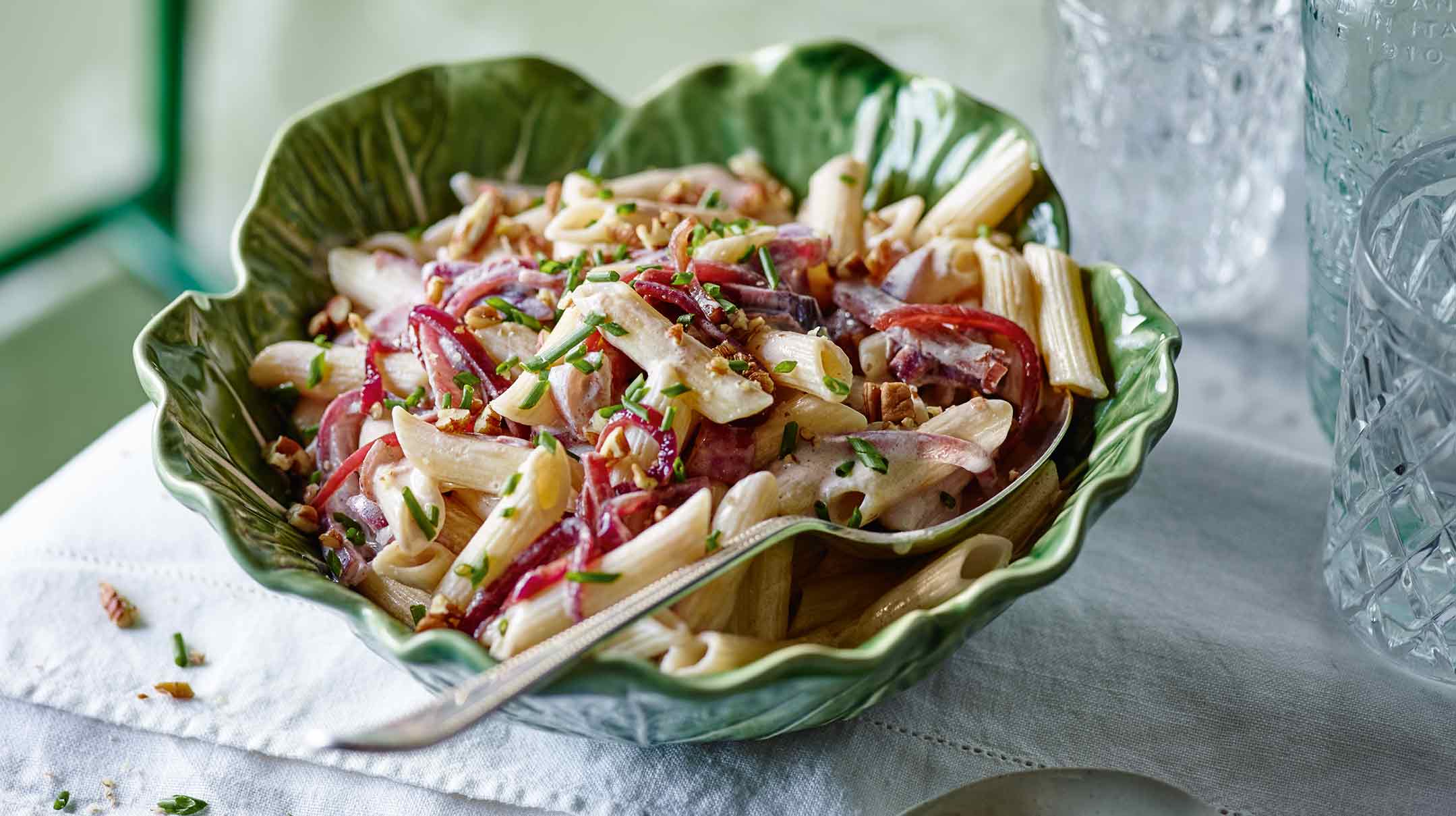 Penne z czerwoną cebulą i kozim serem Penne z czerwoną cebulą i kozim serem