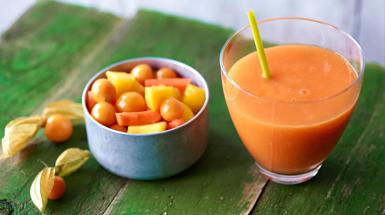 Marchewkowe smoothie z mango i imbirem