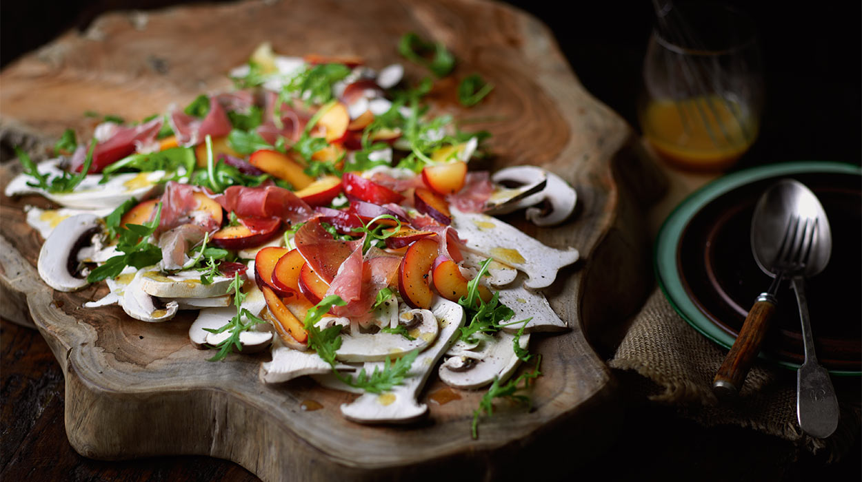 Grzybowe carpaccio ze śliwkami i boczkiem Grzybowe carpaccio ze śliwkami i boczkiem