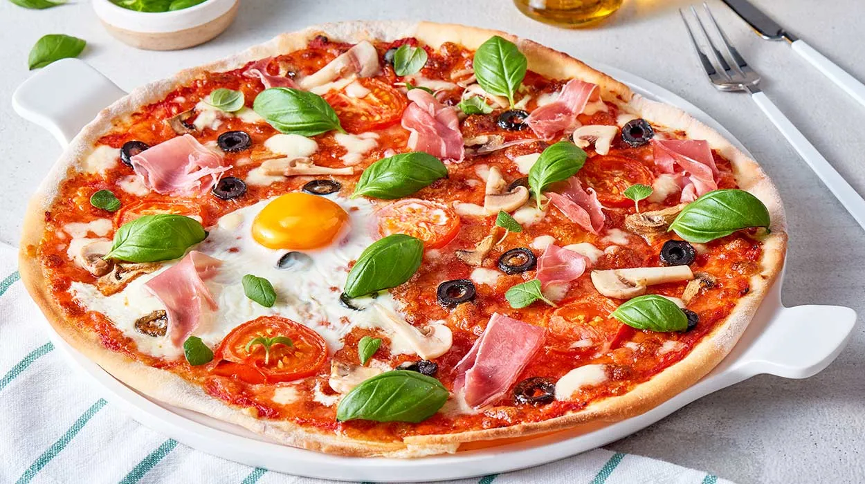 Pizza z bazyliowo-pomidorowym sosem