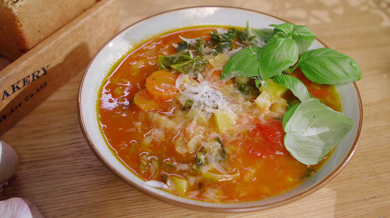Ribollita: toskańska zupa fasolowa