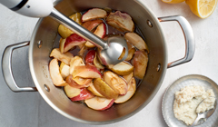 Konfitura z pieczonych jabłek z chrzanem - miksujemy składniki