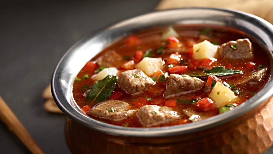 Zupa gulaszowa z kminkiem i pieczoną papryką Zupa gulaszowa z kminkiem i pieczoną papryką