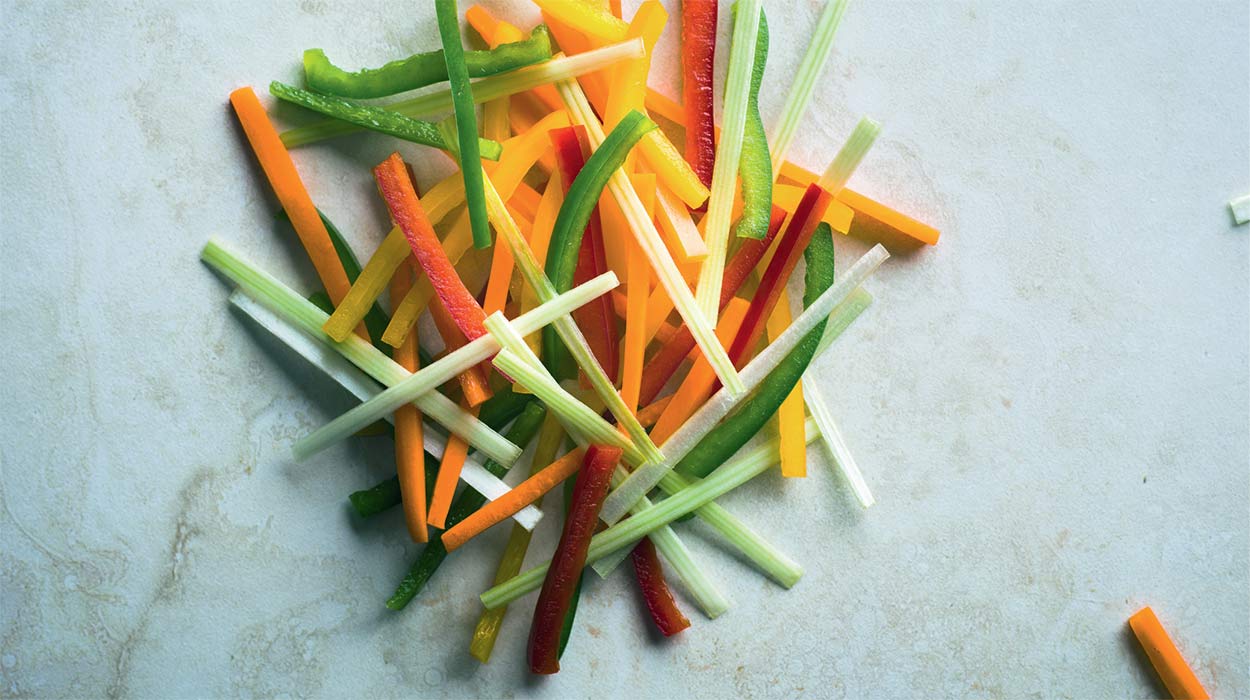 Julienne – czyli wszystko o krojeniu w słupki Jak kroić w julienne?
