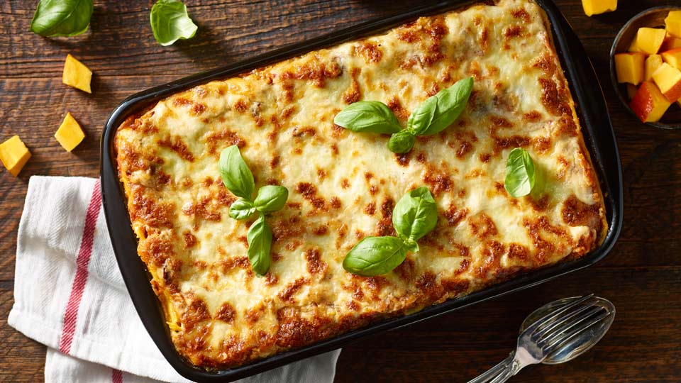 Lasagne z mozzarellą, dynią i suszonymi pomidorami Lasagne z mozzarellą, dynią i suszonymi pomidorami